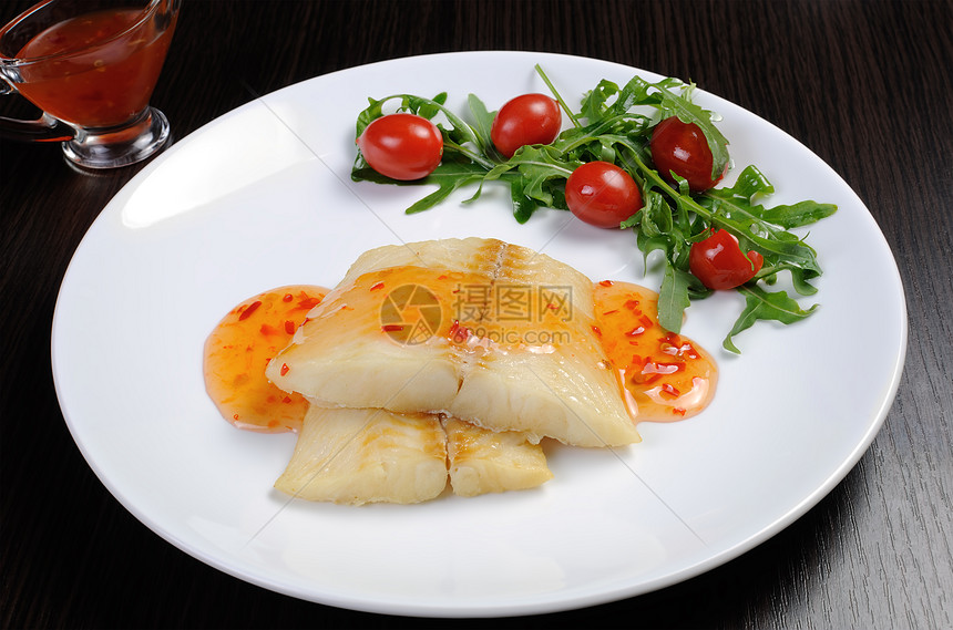 番茄和樱桃酱汁的漂浮片厨房陶器烹饪蒸汽菠菜鱼片午餐奶油肉汁早餐图片