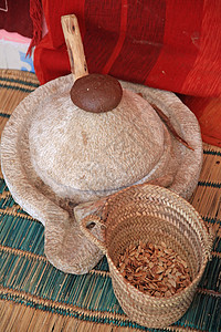 传统Argan出版社新闻石头棕色贝壳研磨食物萃取水果磨床坚果图片