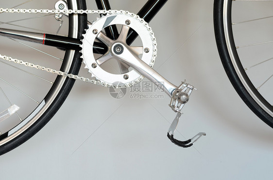 特写自行车踏板机器运动链轮曲柄黑色运输框架牙盘金属车轮图片