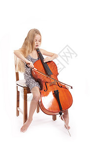穿着衣服玩大提琴的少女木头幸福教育椅子音乐会字符串细绳女孩喜悦乐器图片