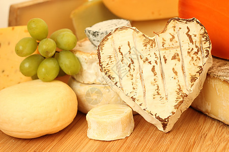 法国奶酪食物小吃美味牛奶小屋木板山羊奶油桌子木头图片