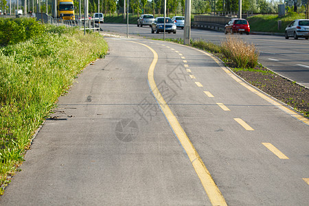 自行车车道街道小路运动路标运输人行道路面娱乐交通生态图片