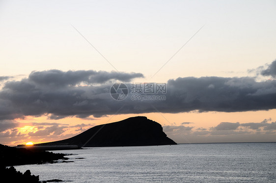 日落时的彩云天空橙子晚霞日出戏剧性精神太阳图片