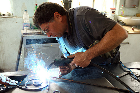 工人焊接制造业工程工厂工匠工具工业金属技术工作焊机图片