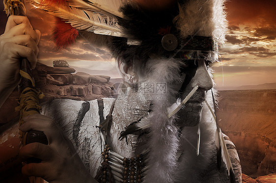 日落时的美洲土著印度式辣椒历史部落毛皮传统女士羽毛王权工作室文化男人图片
