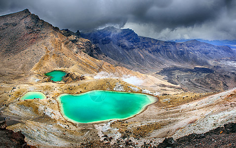 汤加河交叉湖泊天空顶峰登山陨石国家岩石火山旅游风景图片