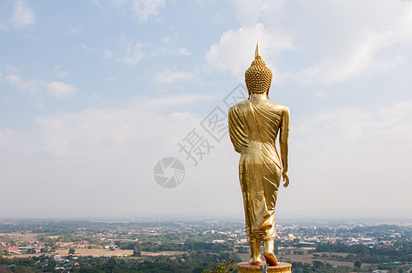 佛像站在一座山上 那高野尼的光之河宝塔历史金子艺术建筑学旅行世界遗产寺庙宗教建筑图片