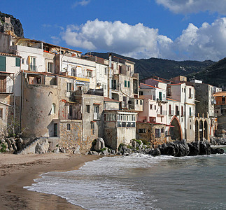 意大利西西里岛 巴勒莫省塞法卢平铺海滩城市旅游码头海洋村庄建筑水晶天空图片