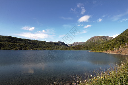 挪威山丘蓝色峡湾风景石头顶峰场景全景旅游岩石天空图片