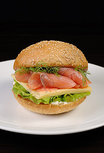汉堡和鲑鱼厨房小吃早餐芝麻烹饪自助餐包子蛋糕午餐海鲜图片