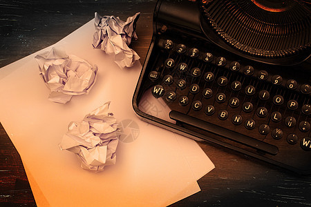特写旧的纸型打字机床单古董小说乡愁写作机器商业办公室对应新闻业图片