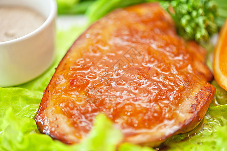 鸡胸炙烤蔬菜沙拉胸部餐厅用餐盘子饮食腰部白肉图片