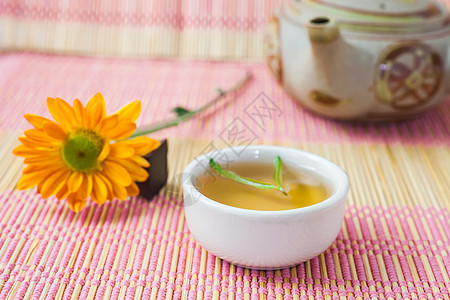 热茶绿茶植物茶碗茶壶礼仪饮料陶器茶叶木头勺子图片