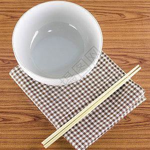 白碗和有厨房毛巾的筷子美食勺子圆形餐具红色杯子盘子文化食物陶器图片