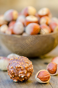 栗子和巧克力食品坚果季节厨房叶子小吃活力水果木头调味品图片