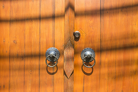 棕色木窗门纹理和背景阴影金属橡木空白控制板木板建筑木材材料木头图片