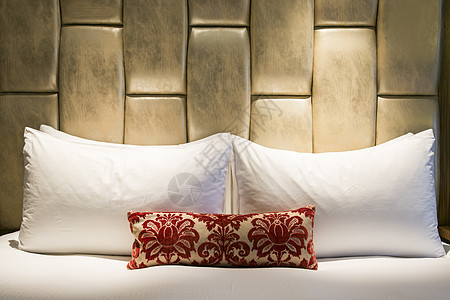 晚上睡在旅馆房间枕头床垫客栈假期套房旅行桌子房子风格装饰图片