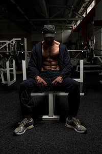 疼痛和增益健康成人重量男性健身房专注健身运动员生活方式运动图片