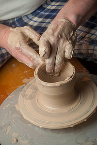 陶匠的手花瓶杯子手指专注陶器水壶旋转手工艺术模具图片