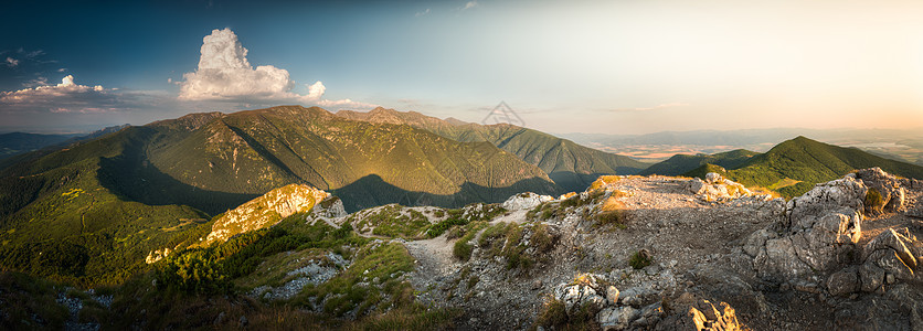 风景地平线天空土地阴影针叶顶峰山脉岩石蓝色旅行图片