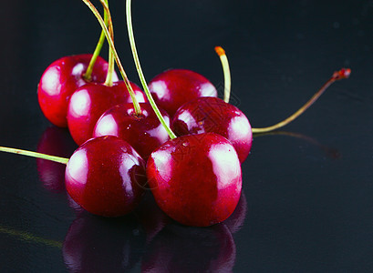 樱桃红色绿色水果营养饮食食物浆果白色图片