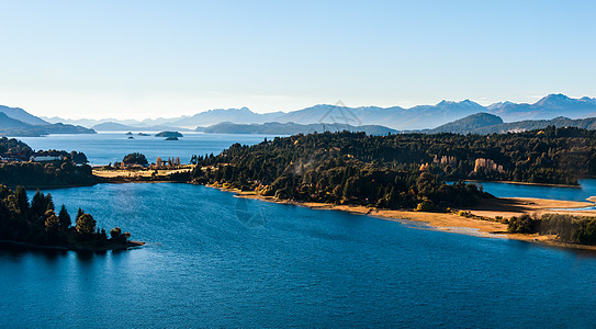 阿根廷巴塔哥尼亚湖 巴里洛切附近假期摄影美化森林蓝色风景目的地建筑物家园湖区图片