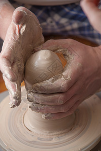 陶匠的手血管手工业专注手工女士作坊拇指车轮压力水壶图片