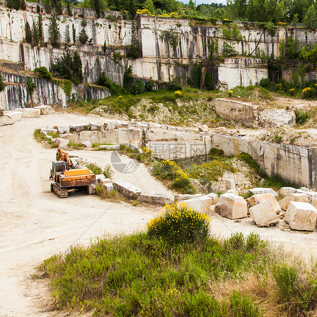 特雷弗蒂诺大理石工业资源石灰石白色石灰华岩石机器晴天地质学石头图片
