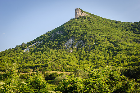 克里米亚高山悬崖远足环境蓝色公园森林山脉爬坡水平旅行岩石图片