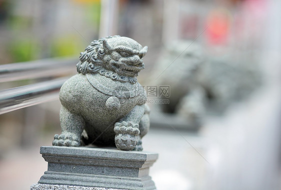 花园中的中国狮子雕像建筑皇帝历史宗教旅游天空文化警卫金属旅行图片