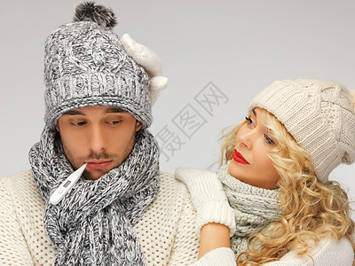 带温度计的家庭夫妇围巾羊毛套衫小伙子棉被女孩季节男性测量流感图片