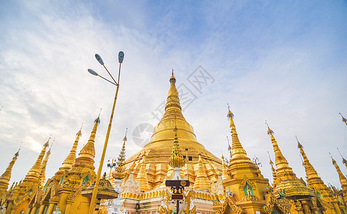 缅甸仰光的冥想宝塔建筑学日落反射旅游信仰兰贡情调寺庙图片