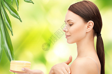 美丽的女人 有湿润的乳胶女性保健卫生容貌健康保湿洗剂皮肤化妆品奶油图片