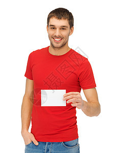 有纸卡的帅帅帅男人微笑广告商业伙计衬衫卡片小伙子牛仔裤绅士快乐图片
