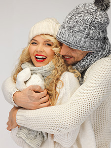 穿着冬衣的家庭夫妇丈夫小伙子男朋友夫妻毛衣季节女孩围巾绅士浪漫图片