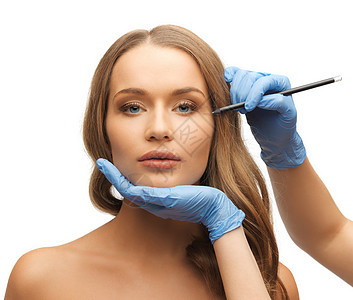 妇女的脸部和美容的手女士手术蓝色外科手套铅笔绘画治疗病人化妆品图片