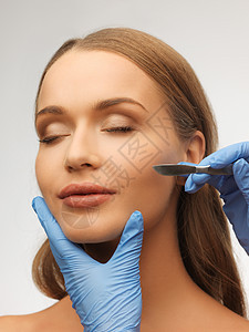 妇女的脸部和美容的手程序美容师保健医生蓝色女性皮肤化妆品女士手套图片
