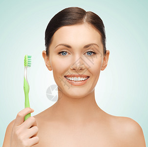 带牙刷的妇女假牙微笑浴室活力女性福利身体青年漱口水健康图片