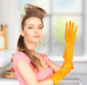 带防护手套的家庭主妇女性管家家务打扫家庭妻子家居工作橙子女孩图片