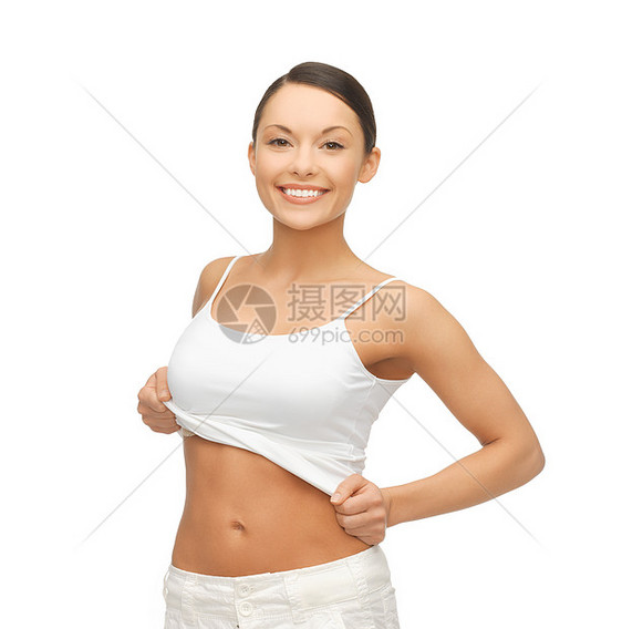 妇女脱下空白白白色T恤衫图片