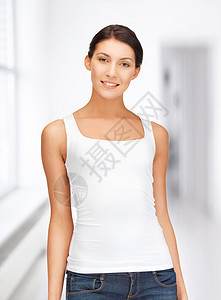 穿着白白白色T恤衫的笑着微笑的少女快乐学生空白青少年青年女性衬衫女士图片