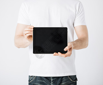 使用平板电脑的男子 pc展示笔记本男生工作室学生技术教育互联网药片触摸屏图片