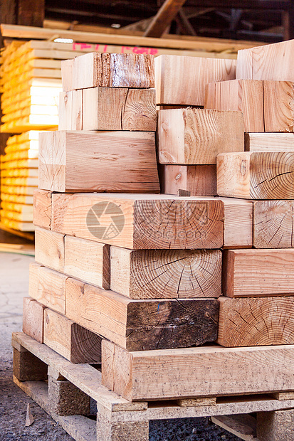 存放在仓库中的木制面板生产镶板存货床单木材货架资源建筑硬木工业图片