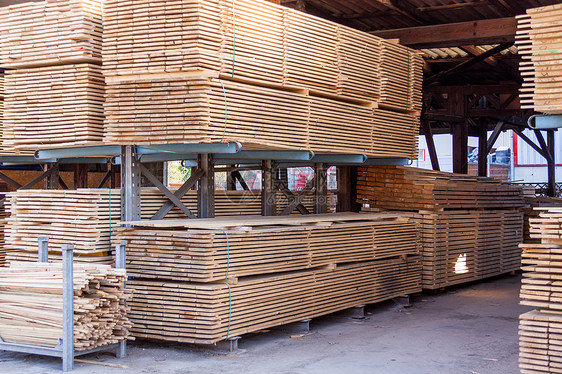 存放在仓库中的木制面板生产硬件木材木工建造货架镶板补给品资源建筑图片