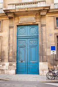 巴黎一个历史悠久的镇舍外财产公寓城市房地产低角度石工文化雕刻住宅建筑学图片