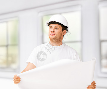 男性建筑师 在家里看蓝图的男建筑师建筑学方案项目开发商工作服技术员工人工作经理顾问图片