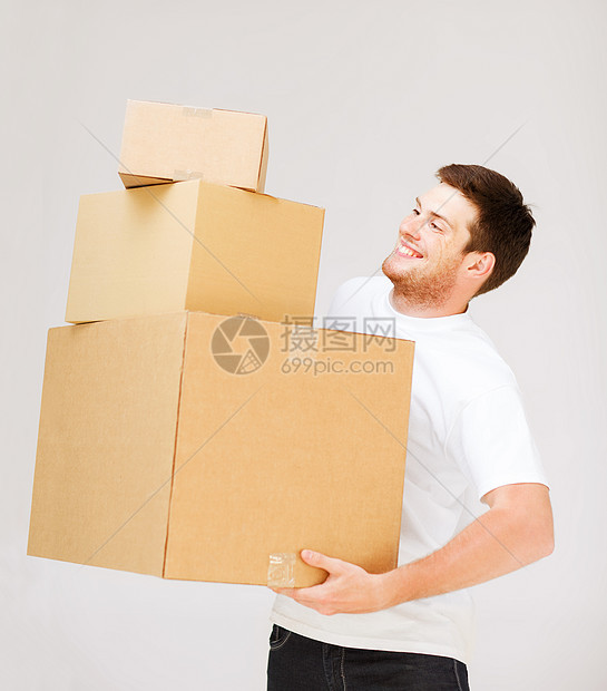 青年男子携带纸箱包装纸板盒子学生青少年棕色运输船运销售量命令图片