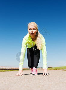 妇女户外活动减肥损失运动员微笑慢跑者自由竞技身体女性短跑图片