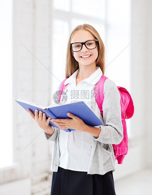 在校女生阅读书孩子学校课堂书包学者演讲女孩班级女学生阅读图片