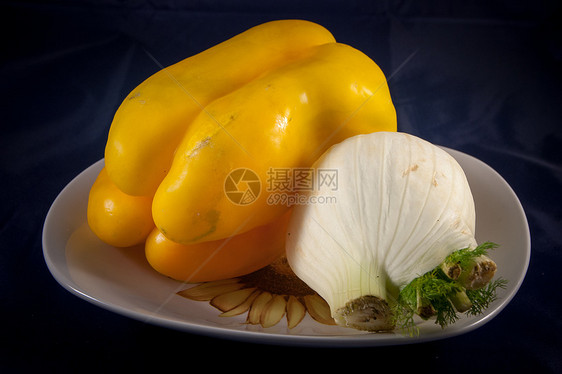蔬菜沙拉烹饪蓝色胡椒叶子灯泡植物香料盘子饮食图片